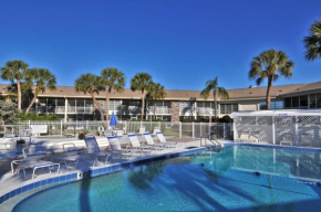 Walkable to Beach, Restaurants, Entertainment!